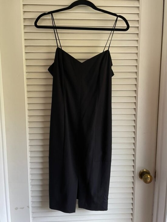 L'AGENCE Dresses & Skirts - L'AGENCE Black Crepe V-Neck Slip Sheath Dress with Pockets Size 6 Minimalist